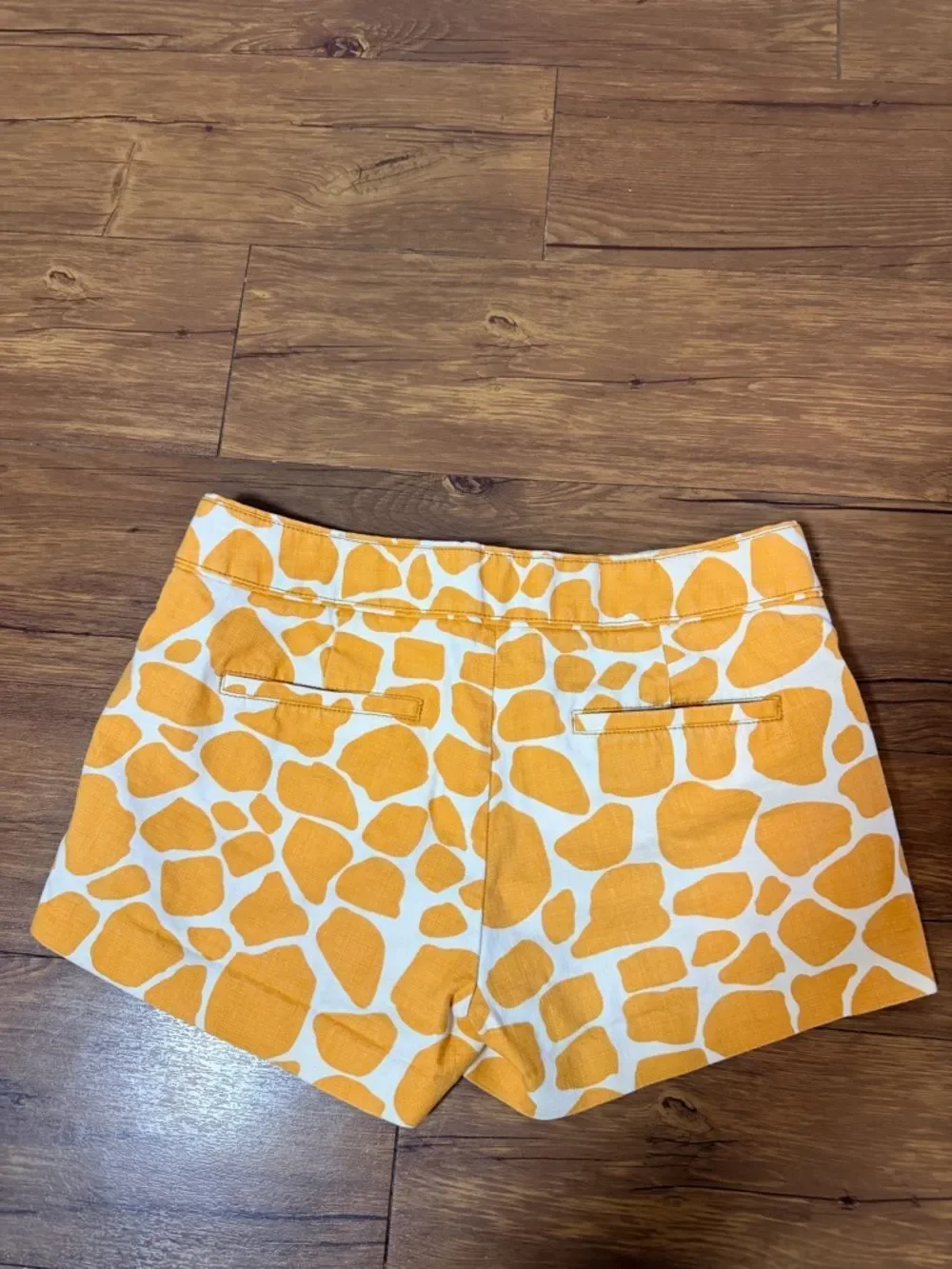 J. Crew Giraffe Print Women's City Fit Shorts Size 4 Yellow Gold Cotton Low Rise